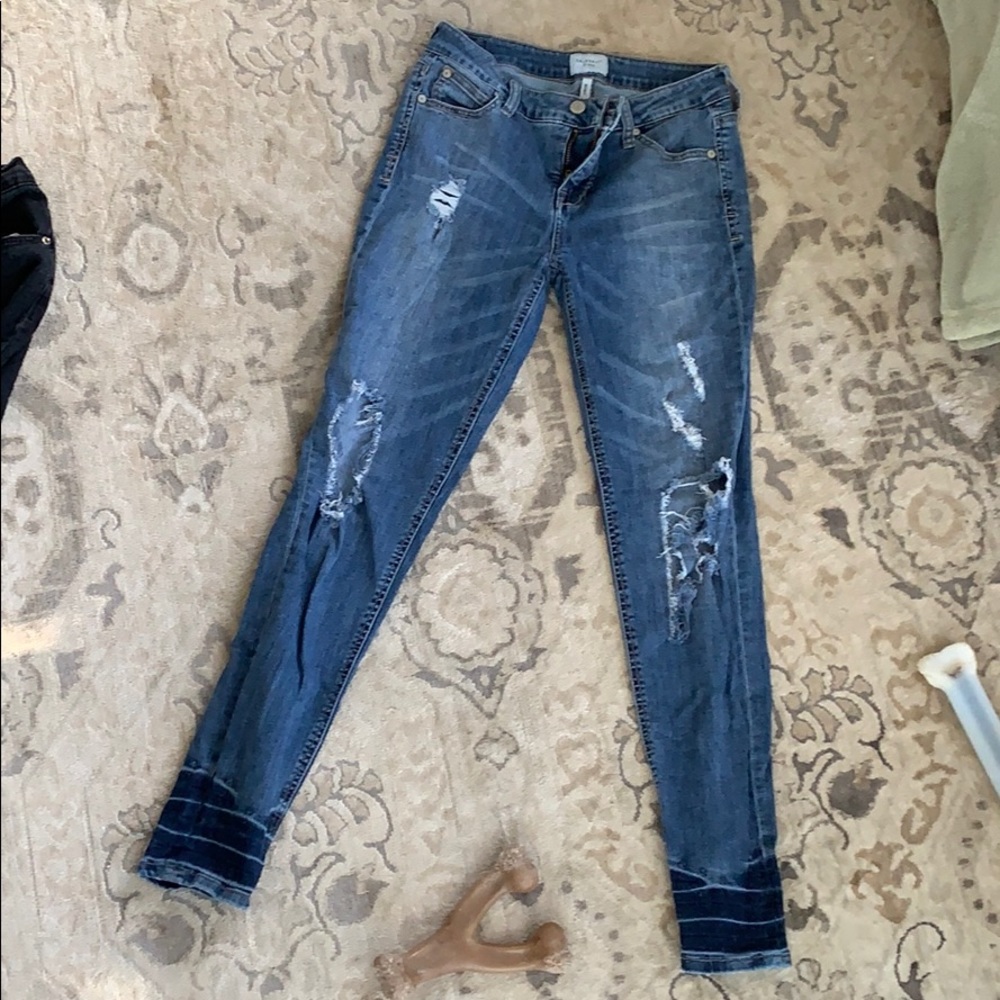 Celebrity pink skinny size 27